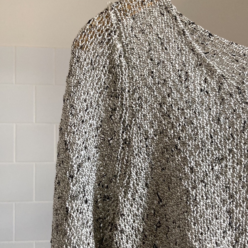 Limited Sweater - Picture 7 of 7